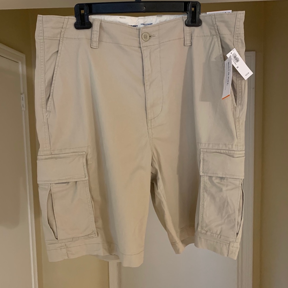 Old Navy “ Lived In Straight Cargo Shorts” Size 38